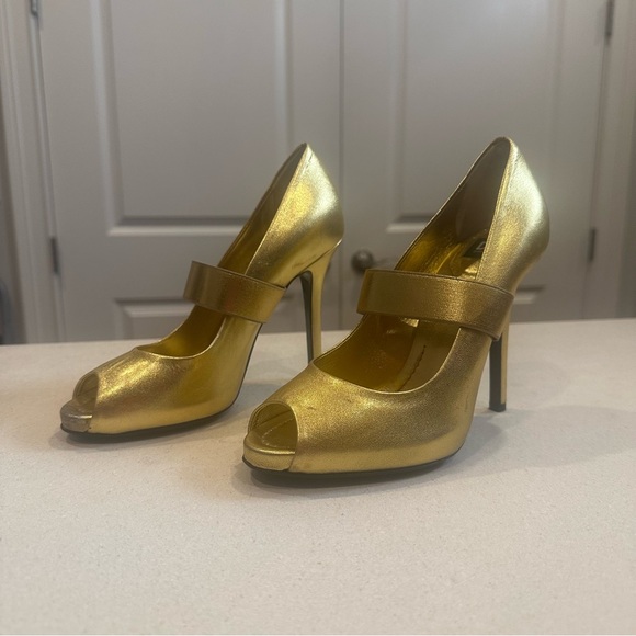 D&G Shoes - D&G Vintage Gold Peep Toe Leather Heels Size EU36